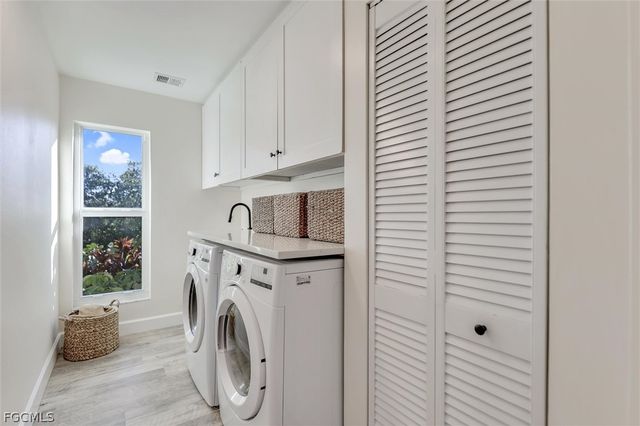 1450 Royal Poinciana DR, Sanibel, FL 33957