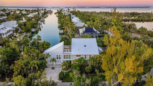 1450 Royal Poinciana DR, Sanibel, FL 33957