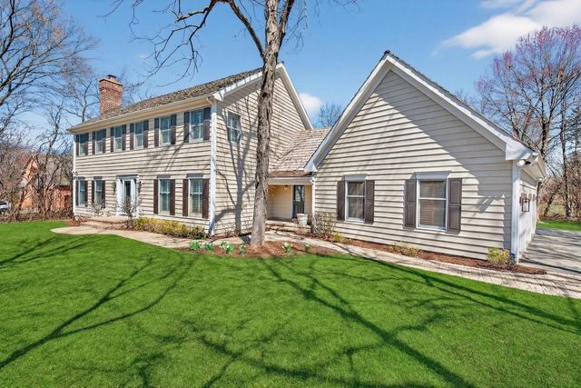 25138 N Pawnee Road, Barrington, IL 60010