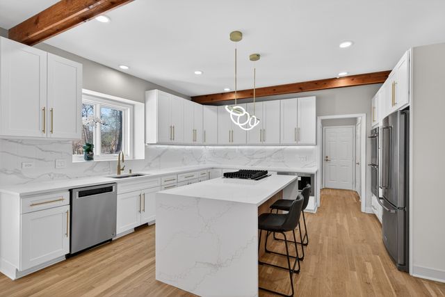 25138 N Pawnee Road, Barrington, IL 60010