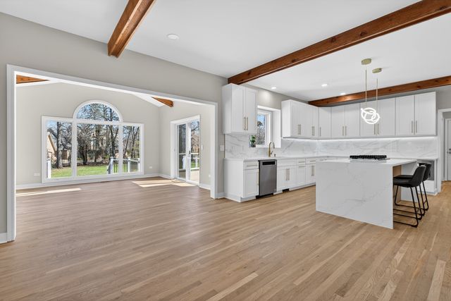 25138 N Pawnee Road, Barrington, IL 60010