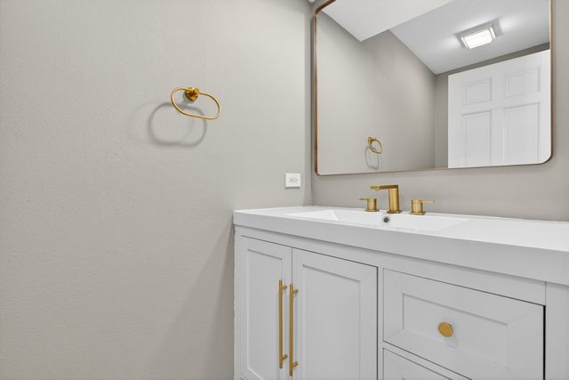 25138 N Pawnee Road, Barrington, IL 60010