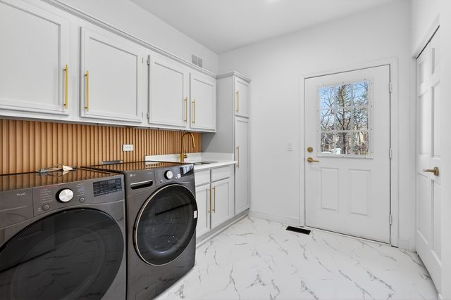 25138 N Pawnee Road, Barrington, IL 60010