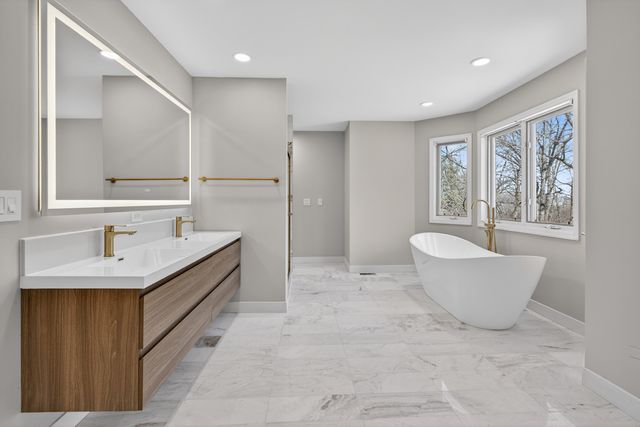 25138 N Pawnee Road, Barrington, IL 60010