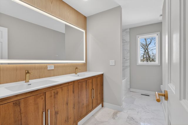 25138 N Pawnee Road, Barrington, IL 60010