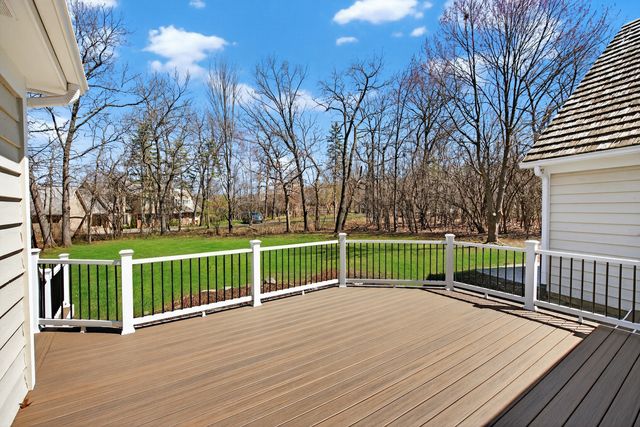 25138 N Pawnee Road, Barrington, IL 60010