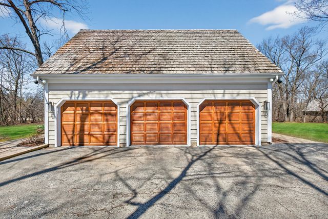 25138 N Pawnee Road, Barrington, IL 60010