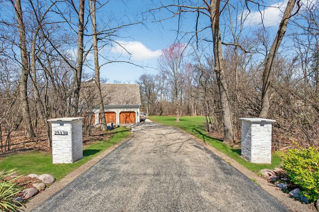 25138 N Pawnee Road, Barrington, IL 60010