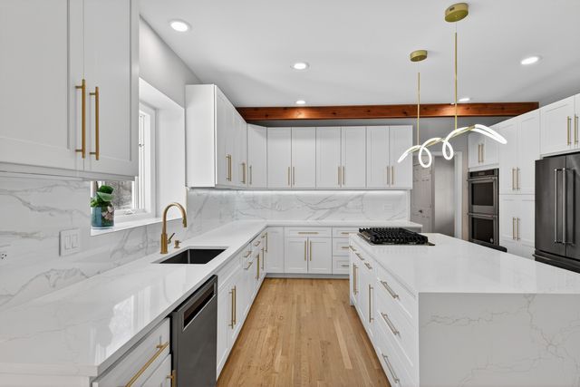 25138 N Pawnee Road, Barrington, IL 60010