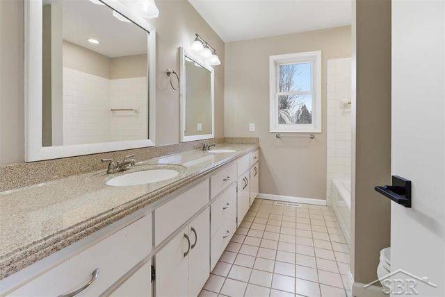 108 W Chapel Lane, Midland, MI 48640