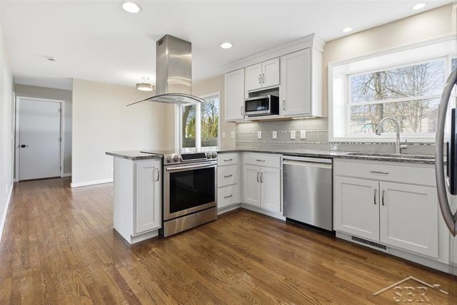 108 W Chapel Lane, Midland, MI 48640