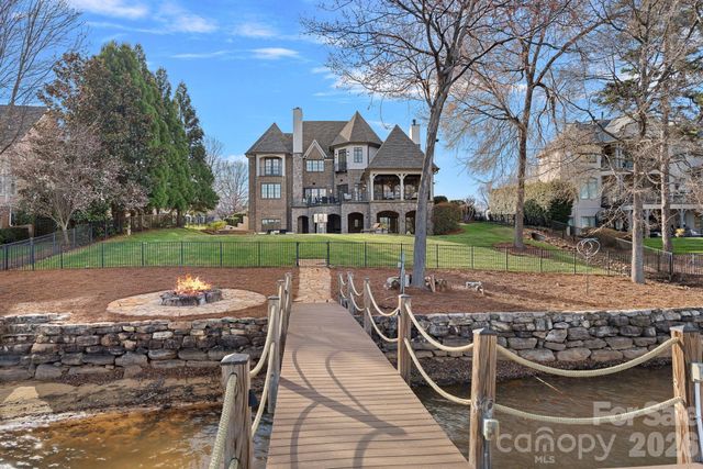 101 S Longfellow Lane, Mooresville, NC 28117