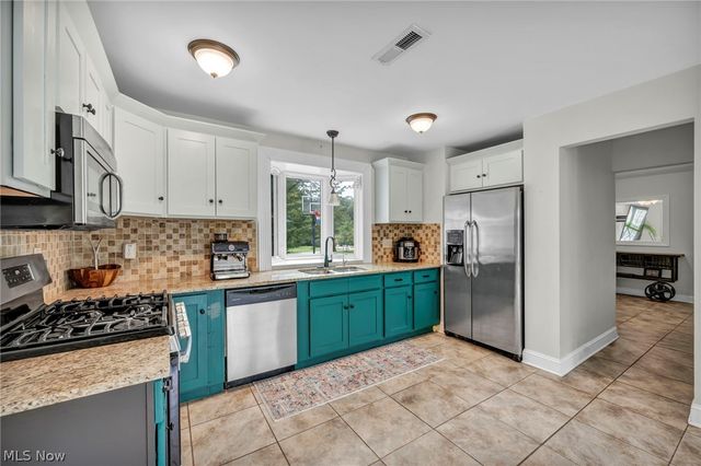 9773 Broadway Drive, Chagrin Falls, OH 44023
