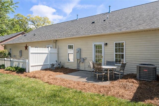 6165 Stadium Ridge Court, Clemmons, NC 27012