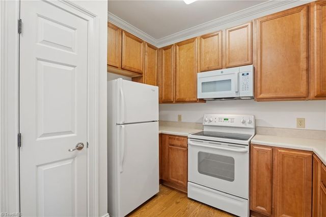 6165 Stadium Ridge Court, Clemmons, NC 27012