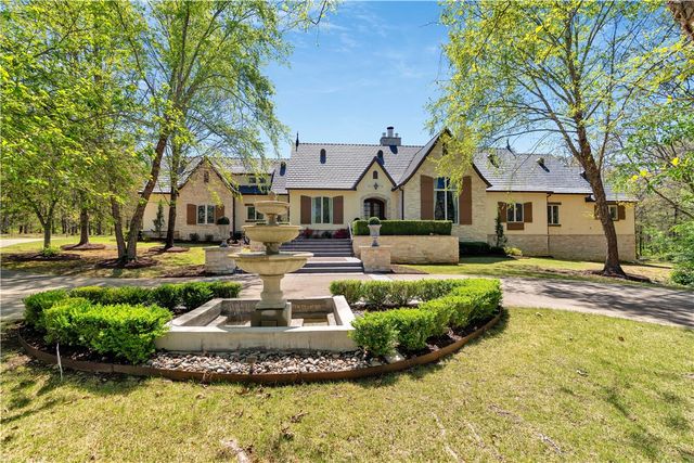2375 E Farr Lane, Fayetteville, AR 72703