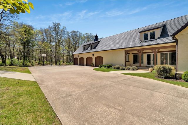 2375 E Farr Lane, Fayetteville, AR 72703