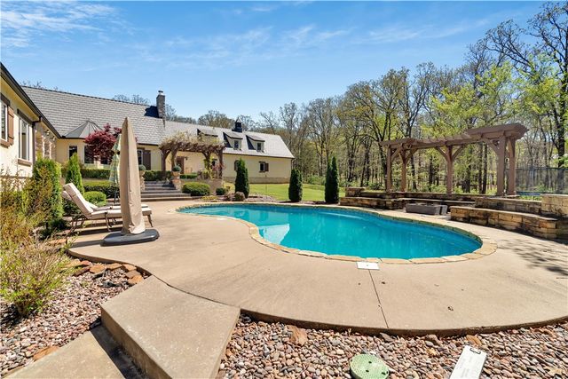 2375 E Farr Lane, Fayetteville, AR 72703