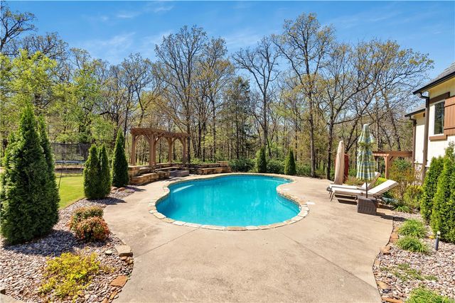 2375 E Farr Lane, Fayetteville, AR 72703