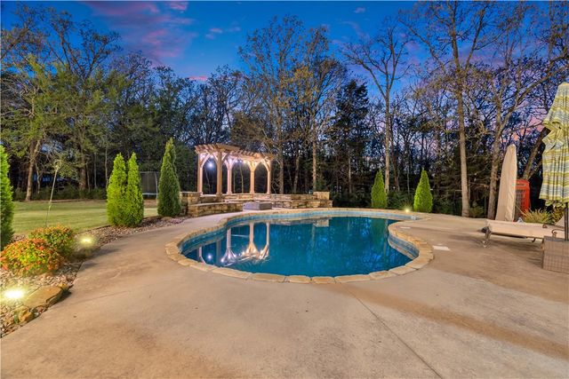 2375 E Farr Lane, Fayetteville, AR 72703