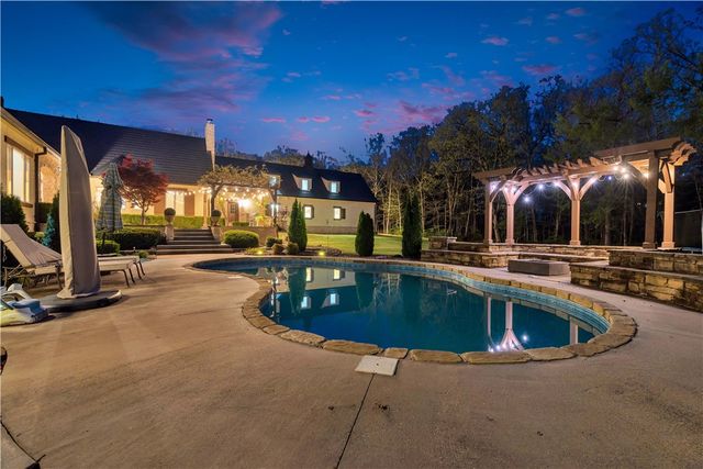 2375 E Farr Lane, Fayetteville, AR 72703