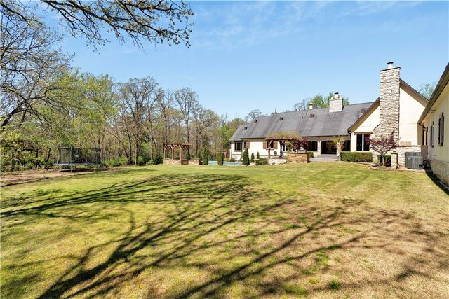 2375 E Farr Lane, Fayetteville, AR 72703
