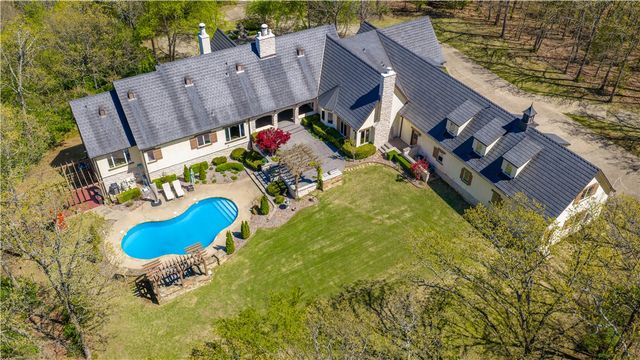 2375 E Farr Lane, Fayetteville, AR 72703