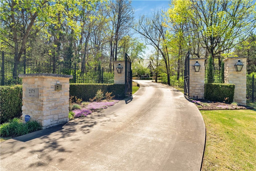2375 E Farr Lane, Fayetteville, AR 72703
