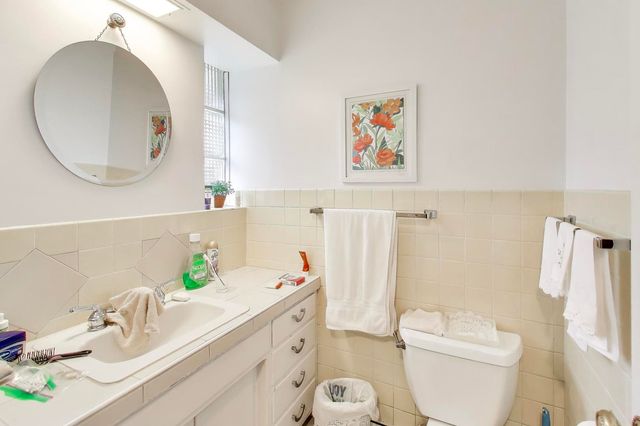 156 High Holborn, Lake Forest, IL 60045