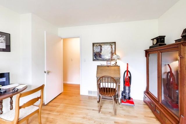 156 High Holborn, Lake Forest, IL 60045