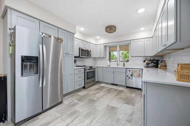 3514 Riverview Circle, Moorhead, MN 56560