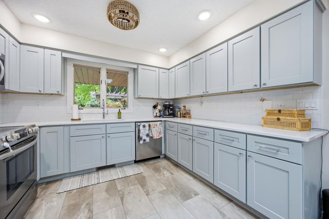 3514 Riverview Circle, Moorhead, MN 56560