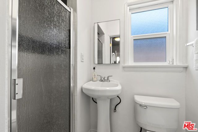 9131 Olin Street, Los Angeles, CA 90034