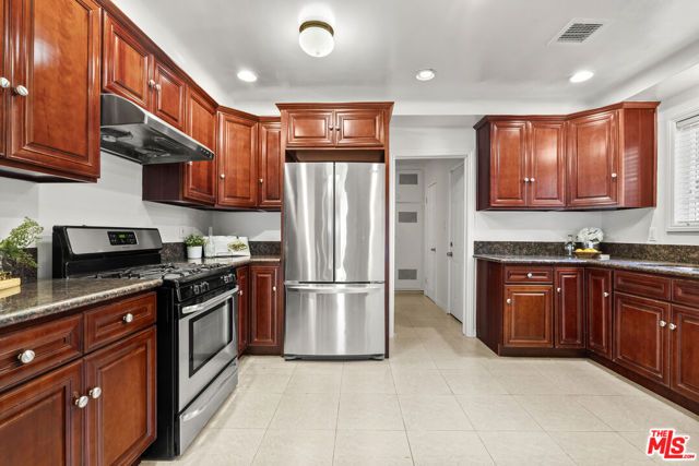 9131 Olin Street, Los Angeles, CA 90034