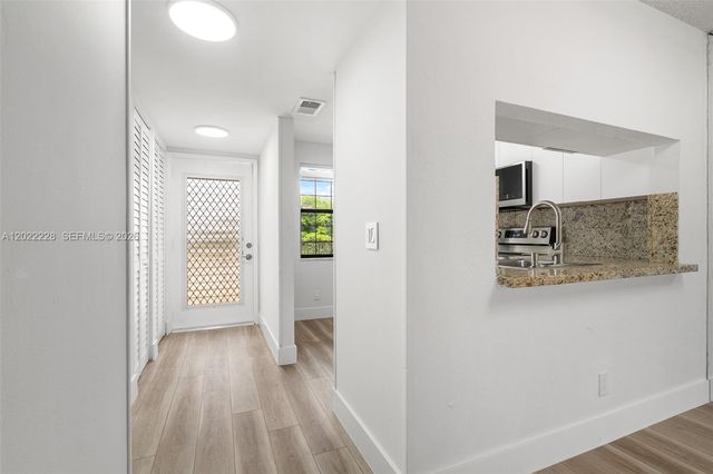 10130 Sunrise Lakes Blvd 210, Sunrise, FL 33322