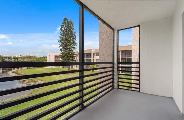 10130 Sunrise Lakes Blvd 210, Sunrise, FL 33322