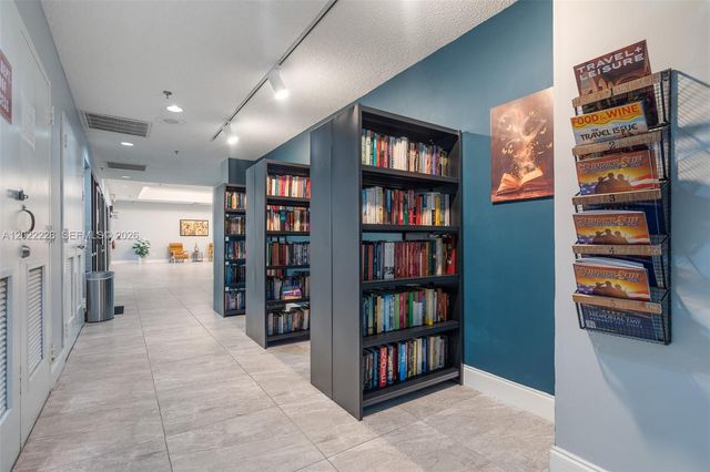 10130 Sunrise Lakes Blvd 210, Sunrise, FL 33322