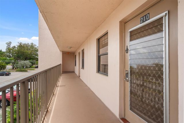 10130 Sunrise Lakes Blvd 210, Sunrise, FL 33322