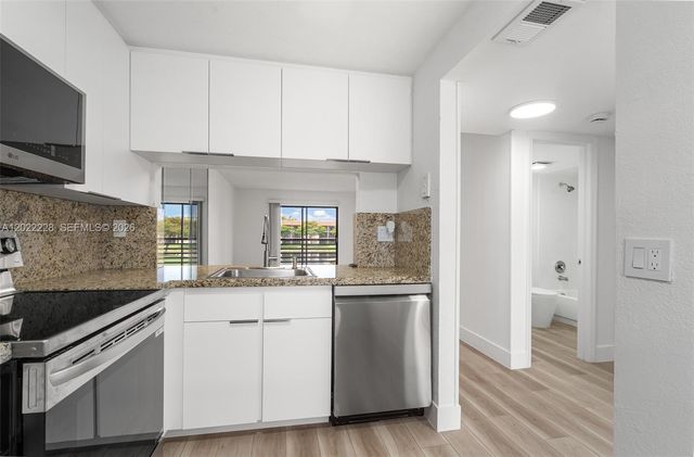 10130 Sunrise Lakes Blvd 210, Sunrise, FL 33322