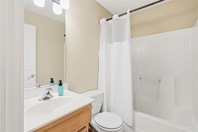 1305 SW Graystone Circle, Grain Valley, MO 64029
