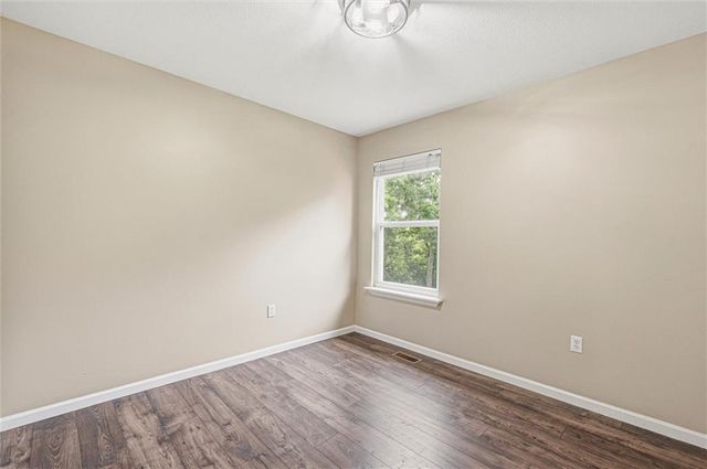 1305 SW Graystone Circle, Grain Valley, MO 64029