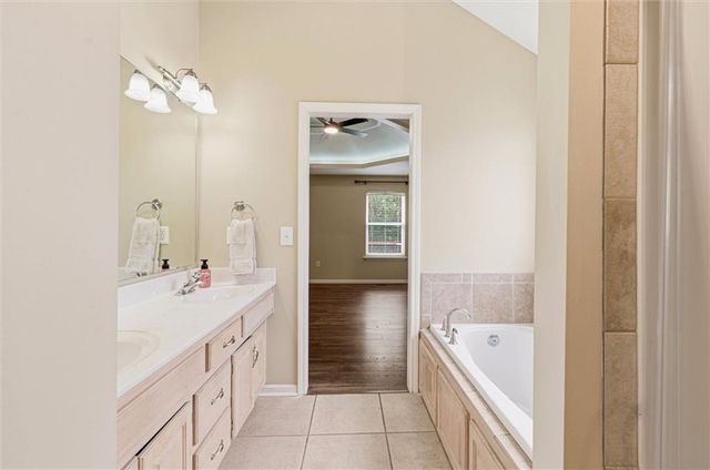 1305 SW Graystone Circle, Grain Valley, MO 64029