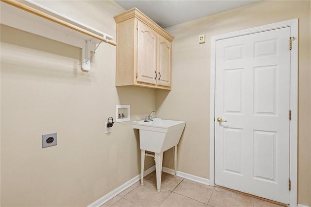 1305 SW Graystone Circle, Grain Valley, MO 64029