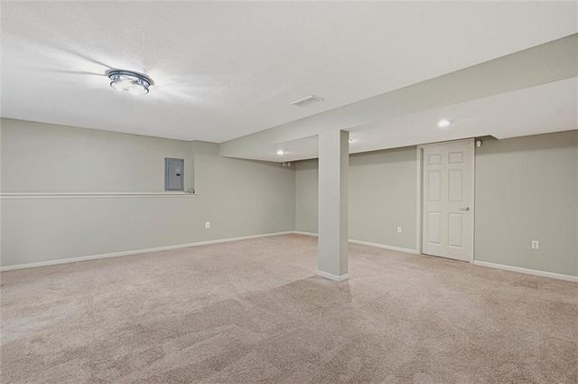 1305 SW Graystone Circle, Grain Valley, MO 64029
