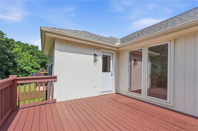 1305 SW Graystone Circle, Grain Valley, MO 64029