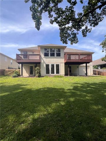 1305 SW Graystone Circle, Grain Valley, MO 64029