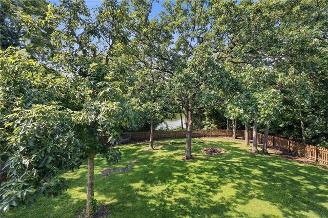 1305 SW Graystone Circle, Grain Valley, MO 64029