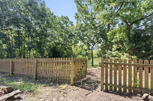 1305 SW Graystone Circle, Grain Valley, MO 64029