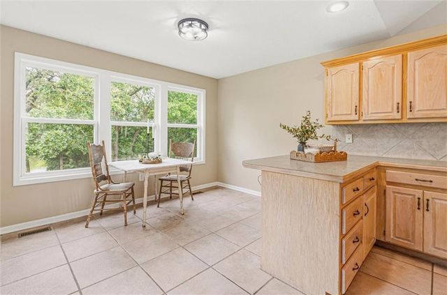 1305 SW Graystone Circle, Grain Valley, MO 64029