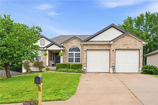 1305 SW Graystone Circle, Grain Valley, MO 64029